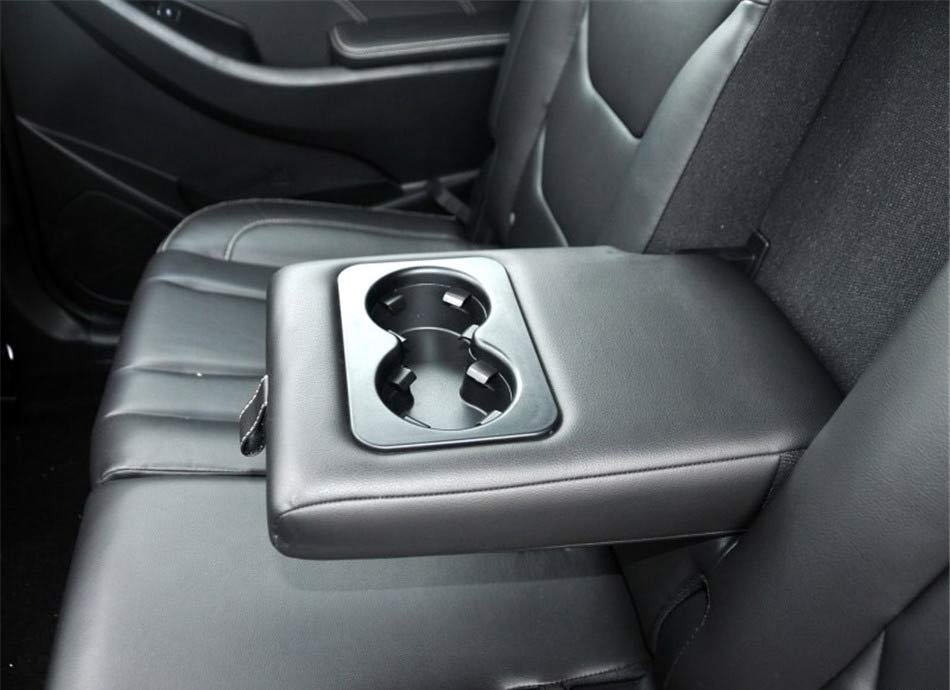 东风风光580  2016款 1.8L 手动舒适型 座椅空间