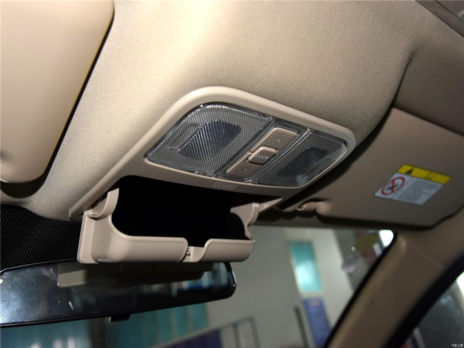 迈威  2016款 1.5L 自动尊享型 座椅空间