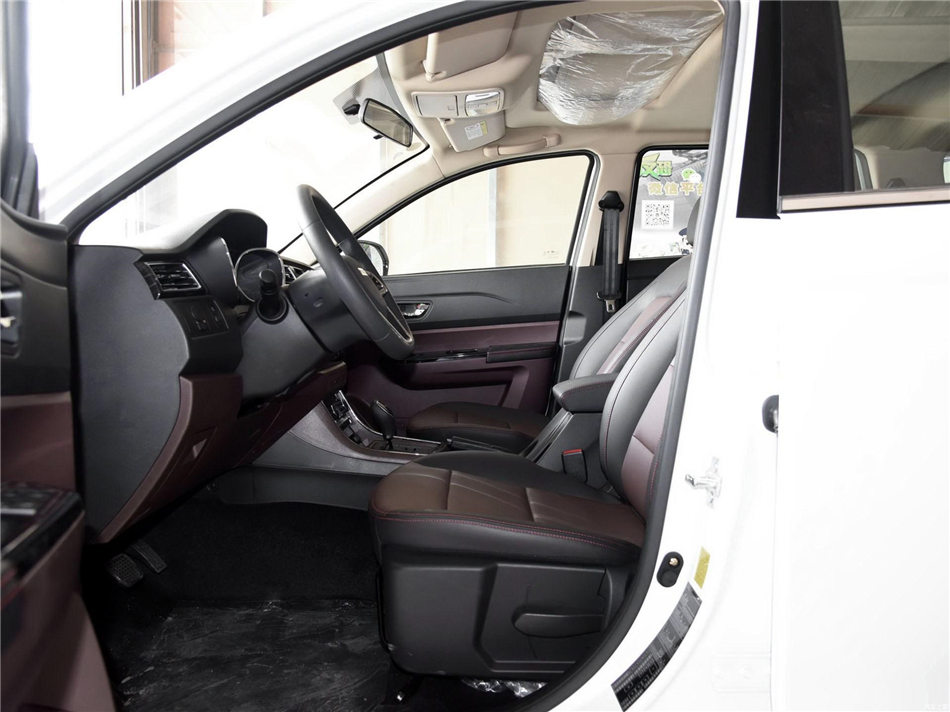 迈威  2016款 1.5L 自动尊享型 座椅空间