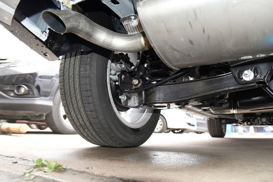 2016款 20T 两驱手动旗舰版 引擎底盘