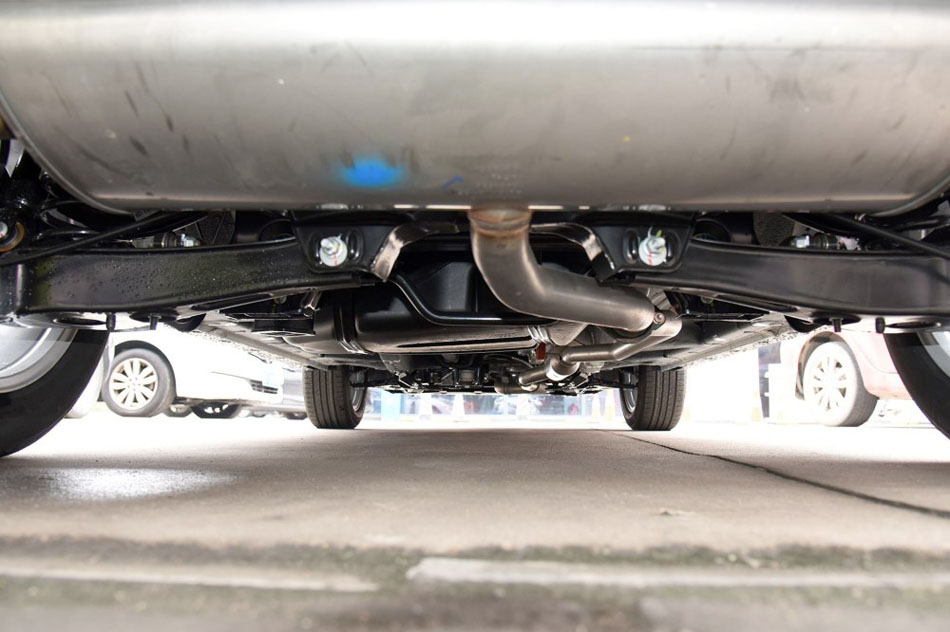 2016款 20T 两驱手动旗舰版 引擎底盘