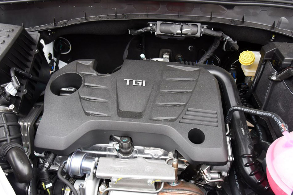 2016款 20T 两驱手动旗舰版 引擎底盘