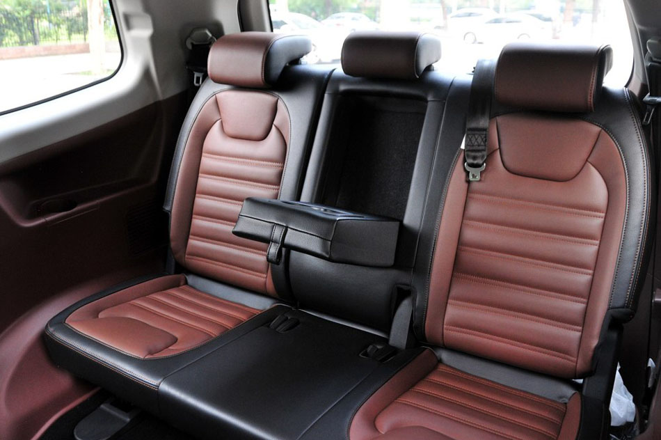 2016款 2.0L 手动豪华型 座椅空间