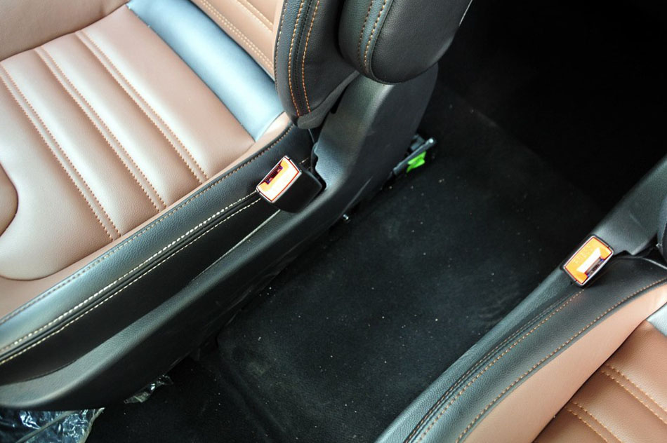 2016款 2.0L 手动豪华型 座椅空间