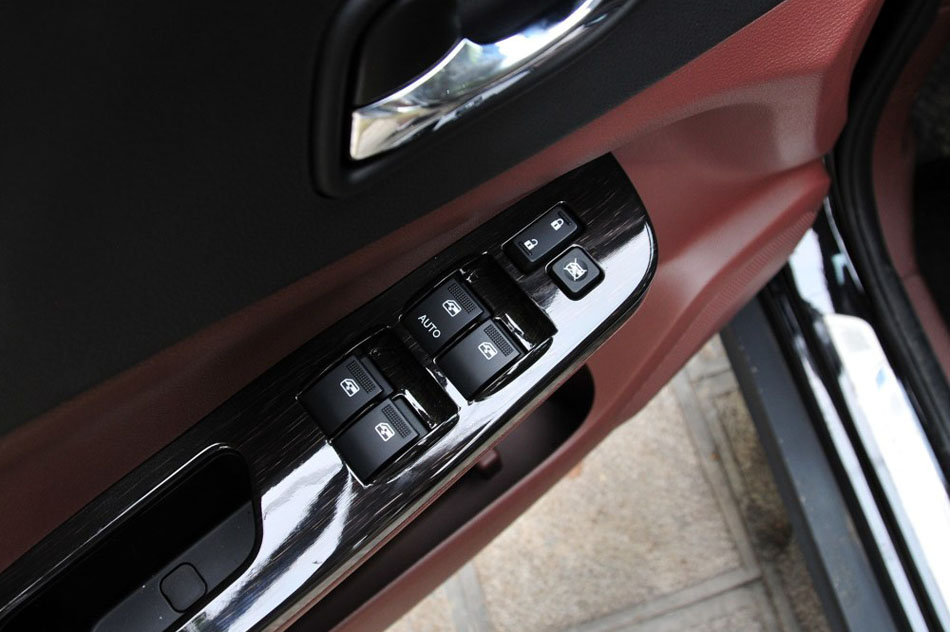 2016款 2.0L 手动豪华型 座椅空间