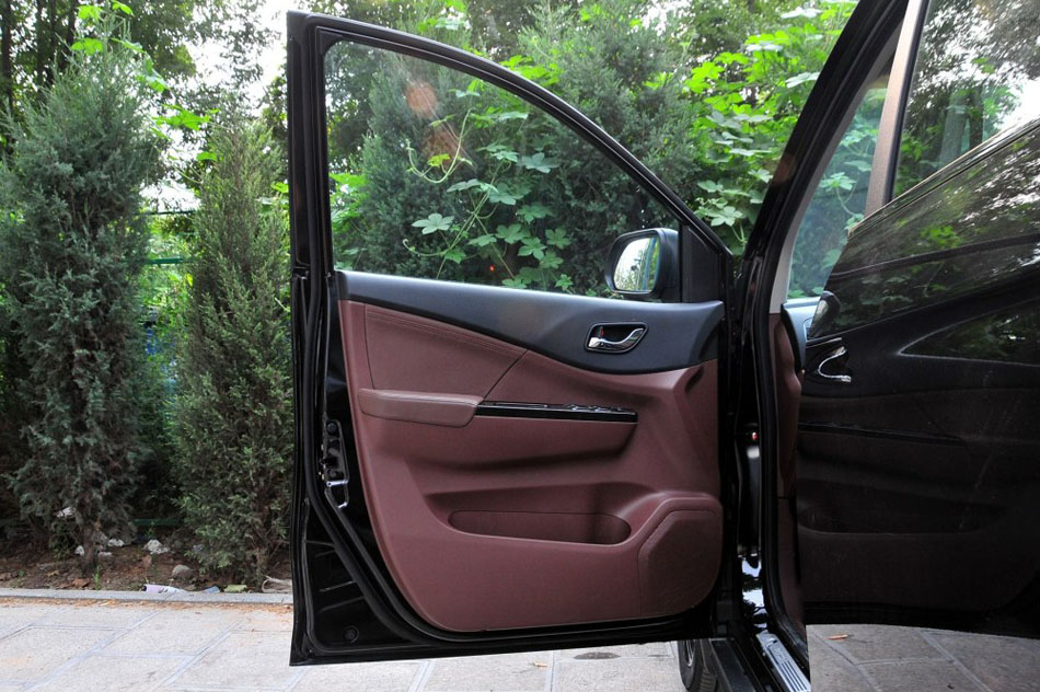 2016款 2.0L 手动豪华型 座椅空间