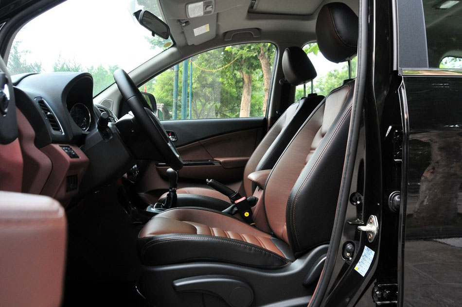 2016款 2.0L 手动豪华型 座椅空间