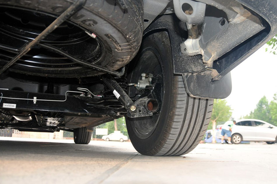 2016款 2.0L 手动豪华型 引擎底盘