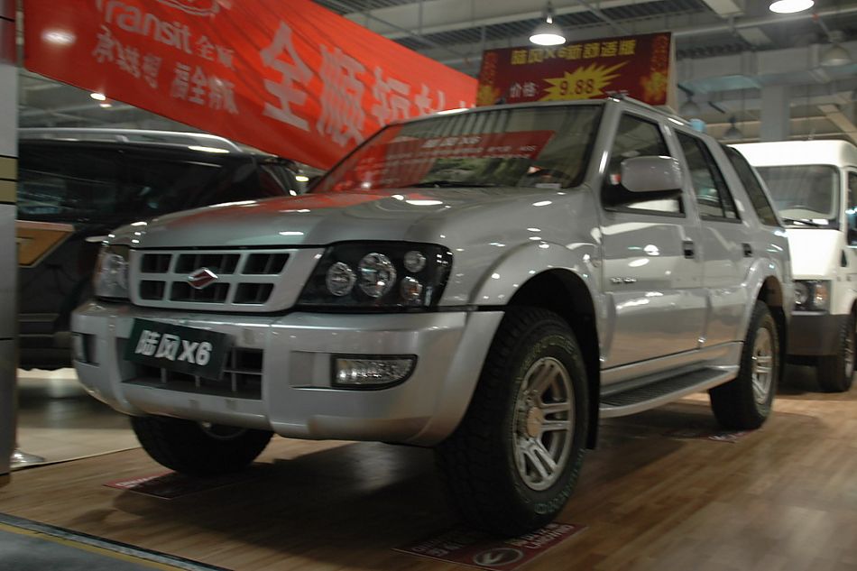 江铃陆风X6外观