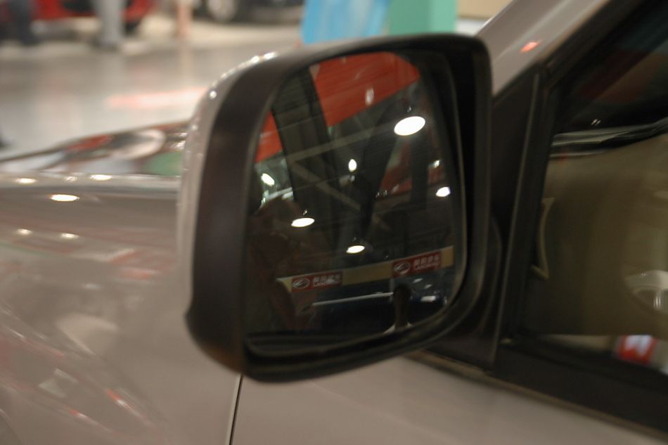 江铃陆风X6外观