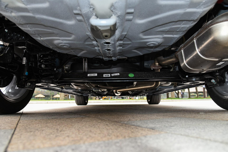 2018款 1.4T 自动尊贵智联型 引擎底盘