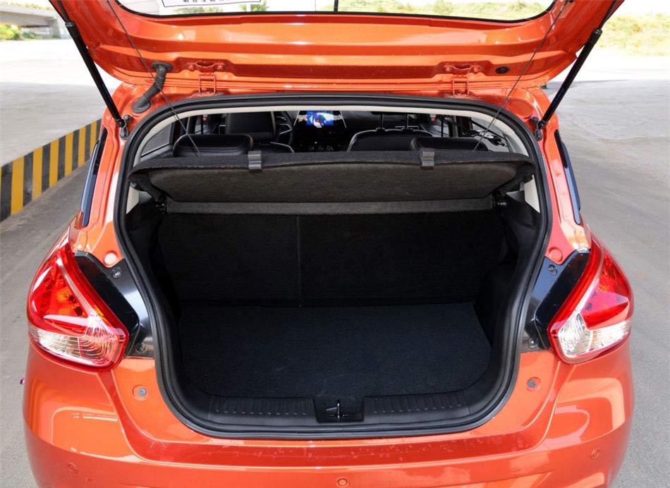 2016款 1.2L 手动豪华型 座椅空间