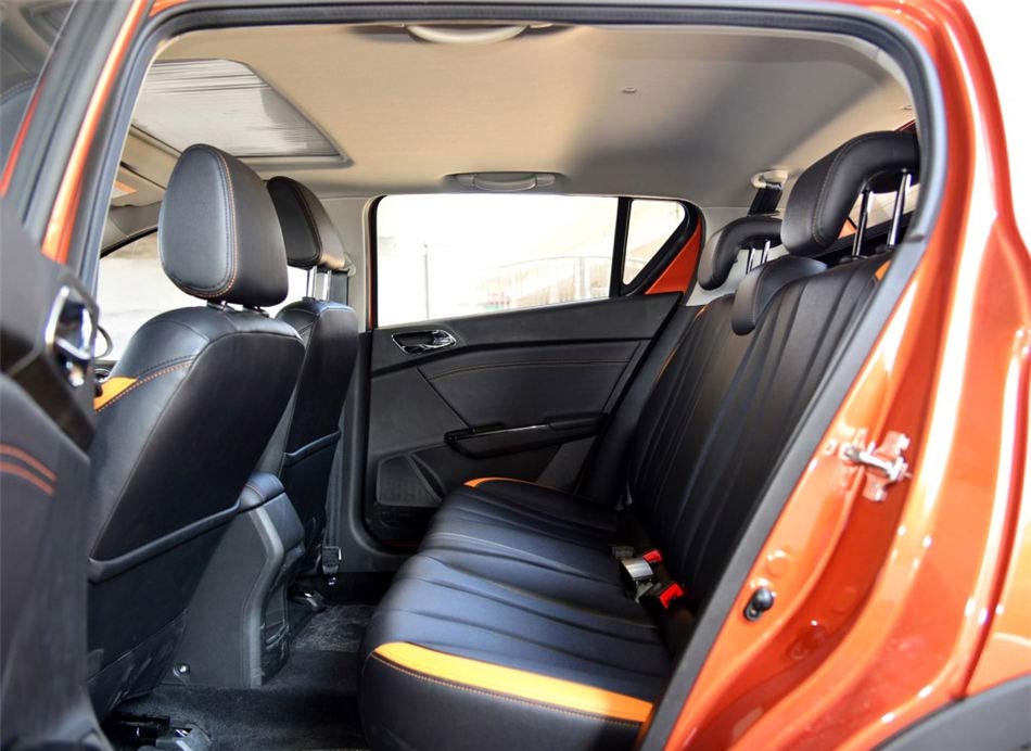 2016款 1.2L 手动豪华型 座椅空间