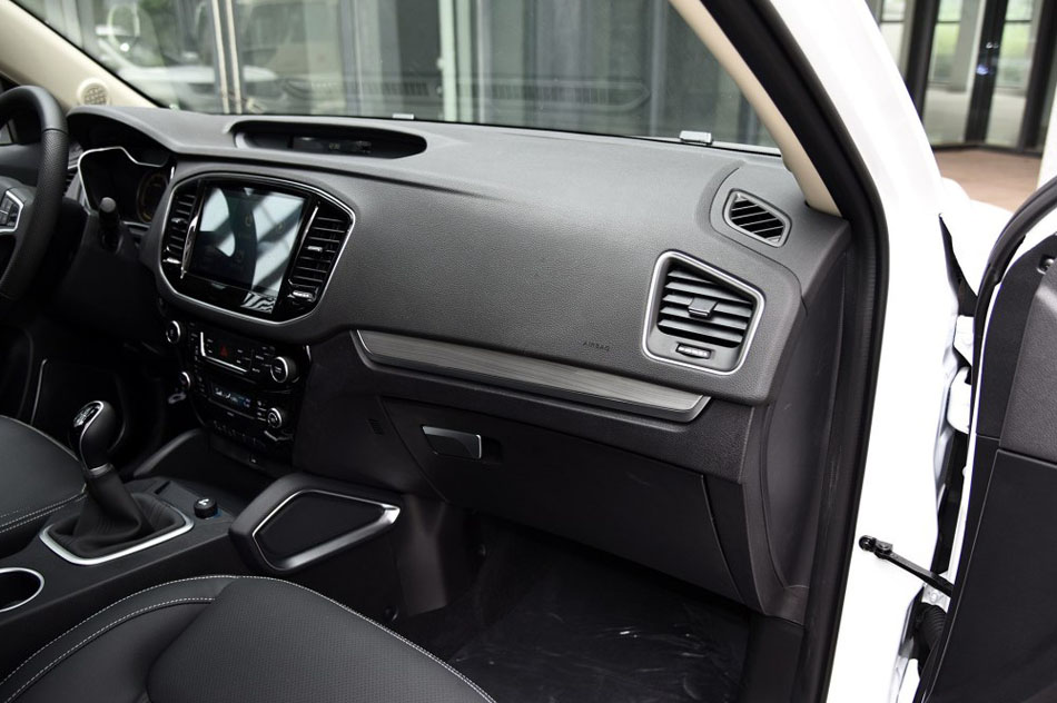 2016款 1.8L 手动豪华型 内饰
