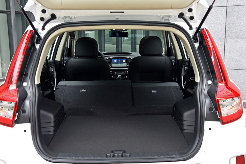 2016款 1.8L 手动豪华型 座椅空间