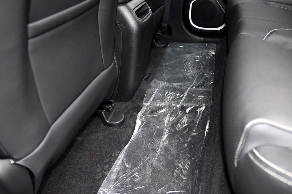 2016款 1.8L 手动豪华型 座椅空间