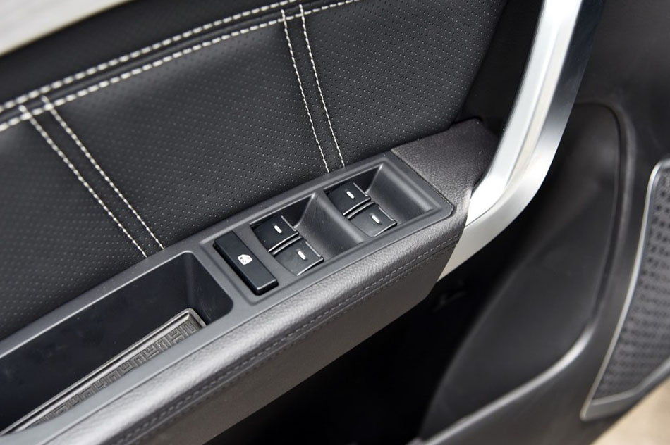 2016款 1.8L 手动豪华型 座椅空间