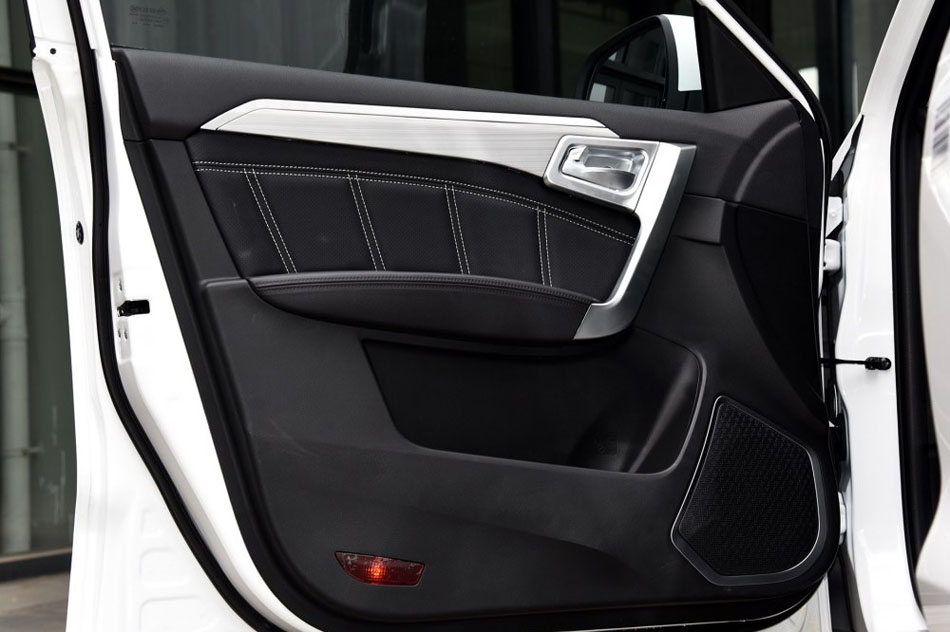 2016款 1.8L 手动豪华型 座椅空间