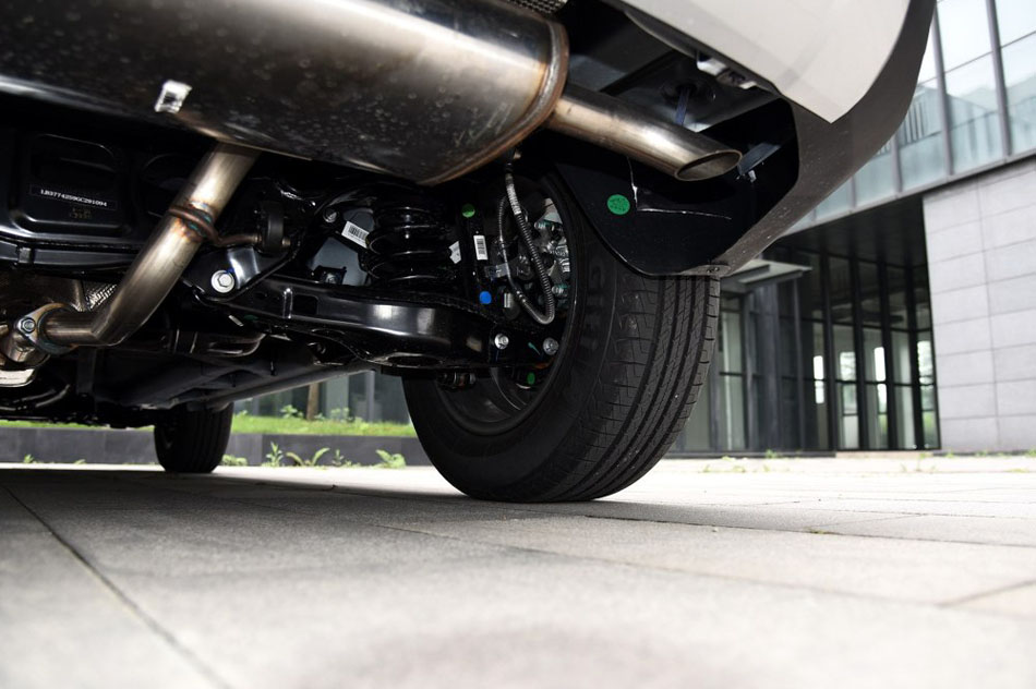 2016款 1.8L 手动豪华型 引擎底盘