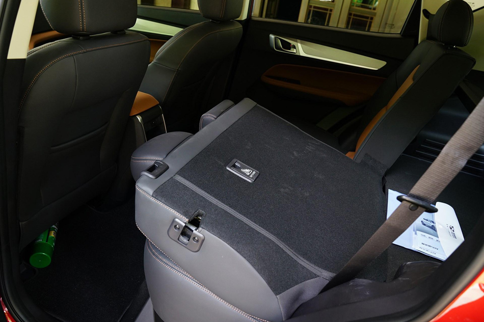 2018款 1.4T CVT 4G互联旗舰型 座椅空间