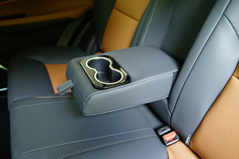 2018款 1.4T CVT 4G互联旗舰型 座椅空间