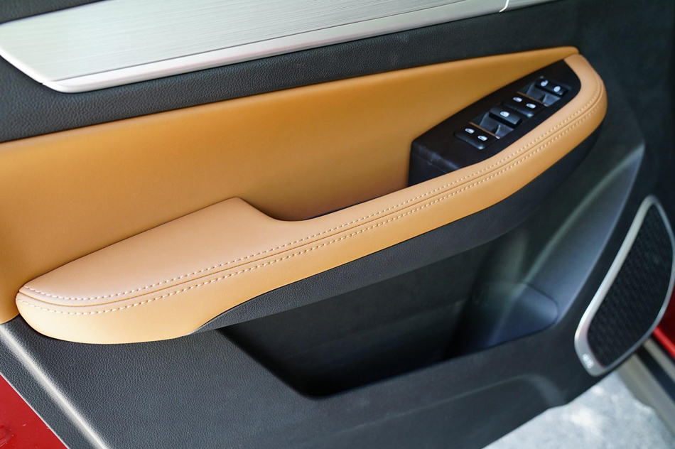 2018款 1.4T CVT 4G互联旗舰型 座椅空间