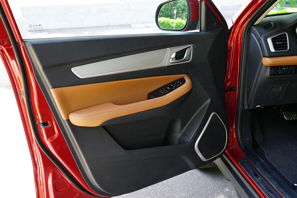 2018款 1.4T CVT 4G互联旗舰型 座椅空间