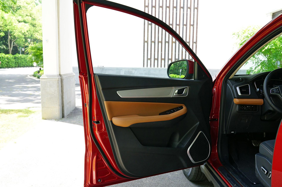 2018款 1.4T CVT 4G互联旗舰型 座椅空间