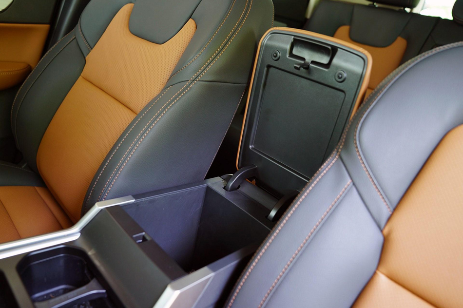 2018款 1.4T CVT 4G互联旗舰型 座椅空间