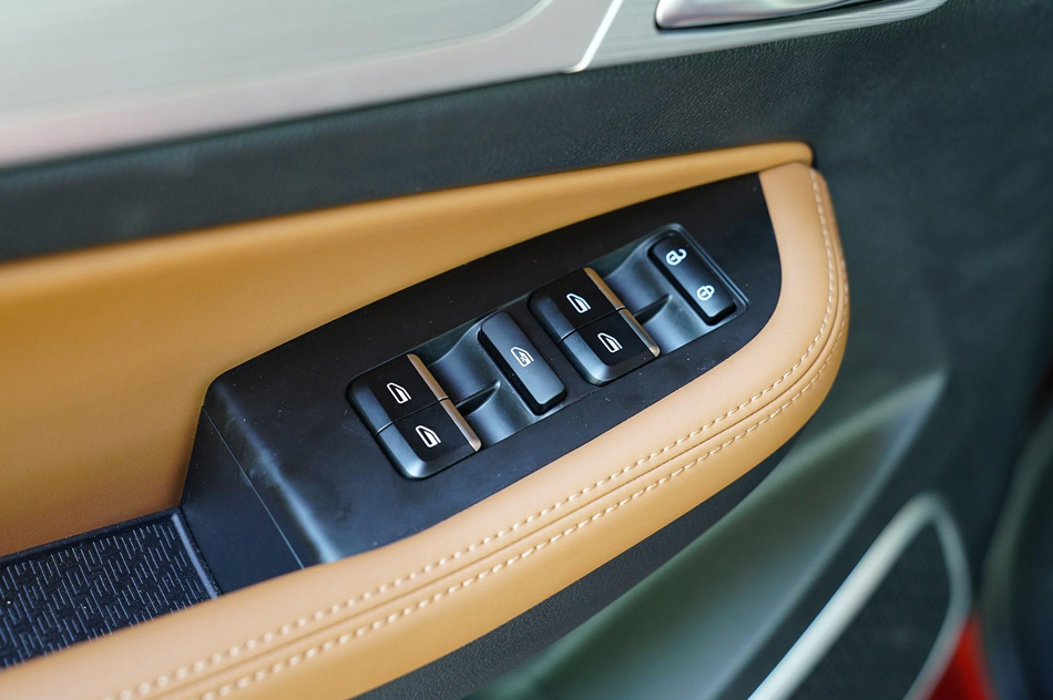 2018款 1.4T CVT 4G互联旗舰型 座椅空间