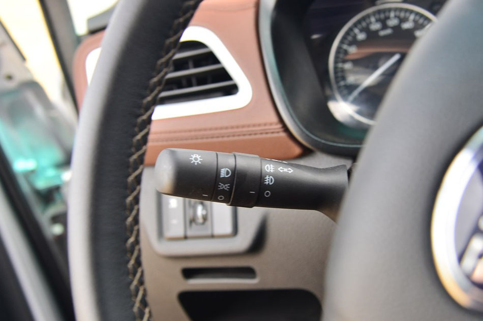 2016款 1.8L 手动尊贵型 内饰