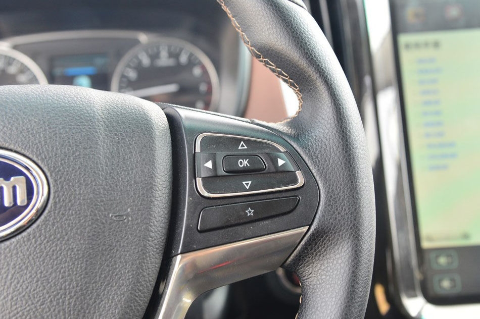 2016款 1.8L 手动尊贵型 内饰