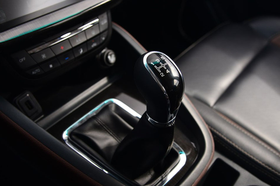 2016款 1.8L 手动尊贵型 内饰