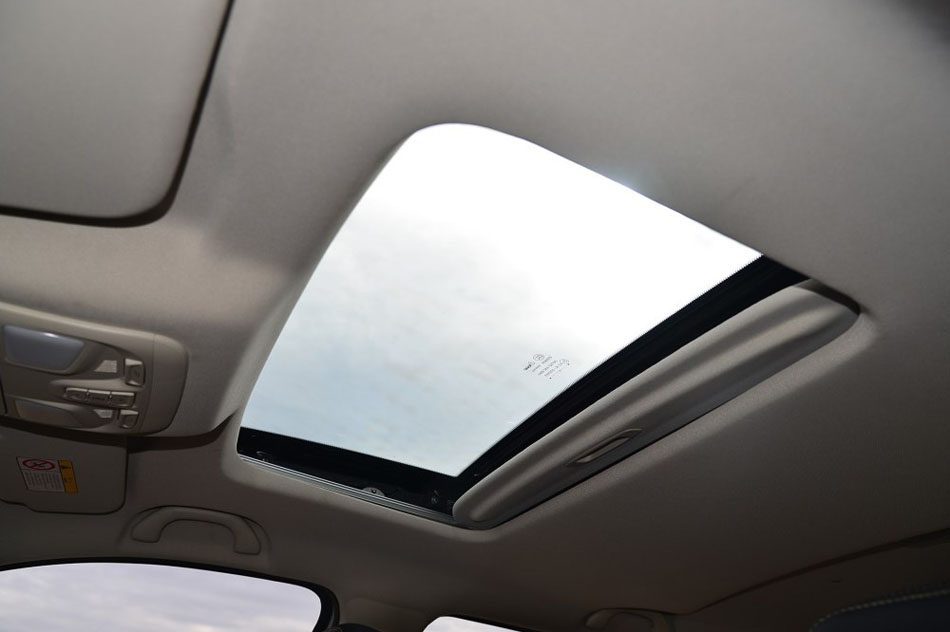 2016款 1.8L 手动尊贵型 座椅空间