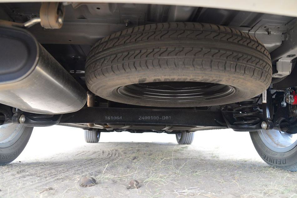 2016款 1.8L 手动尊贵型 引擎底盘