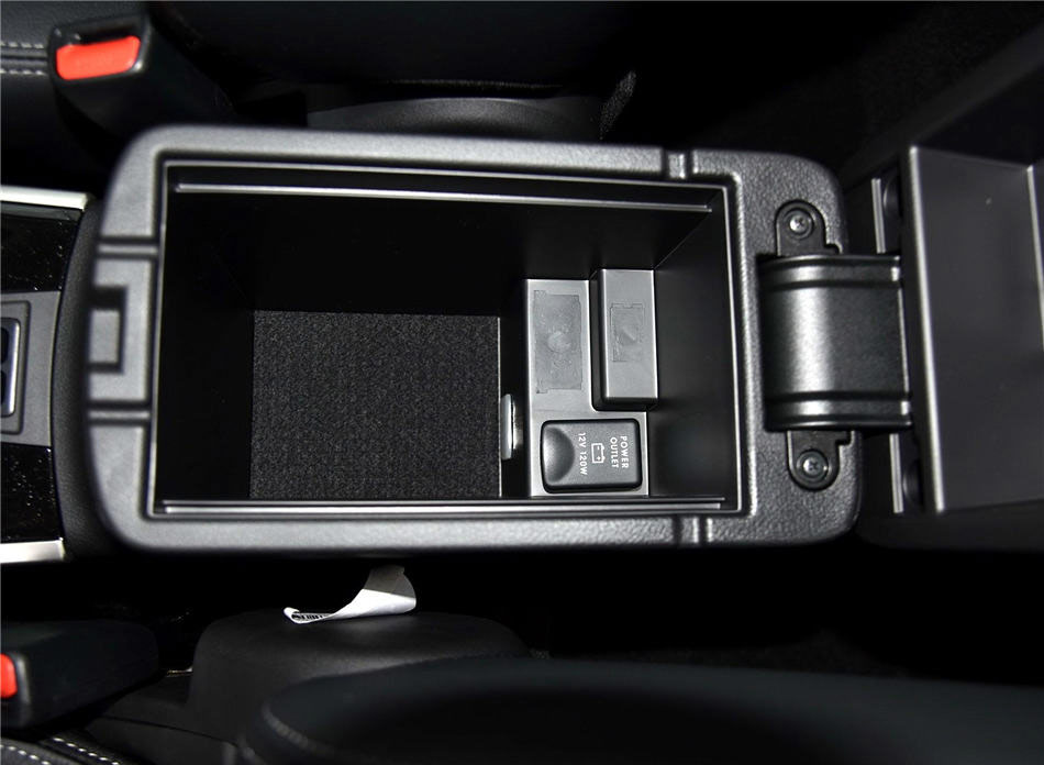 欧蓝德 2018款 2.4L 四驱精英版 5座 座椅空间