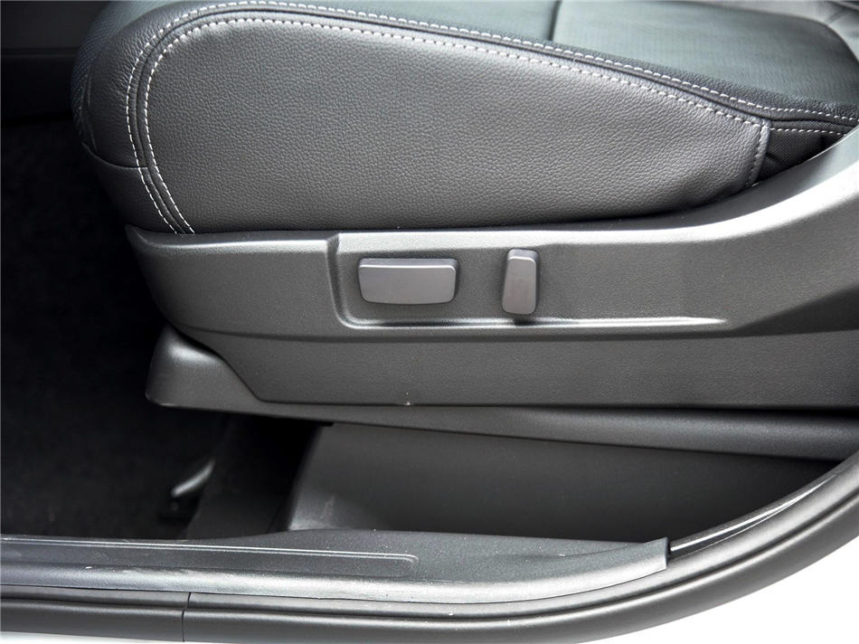 欧蓝德 2018款 2.4L 四驱精英版 5座 座椅空间