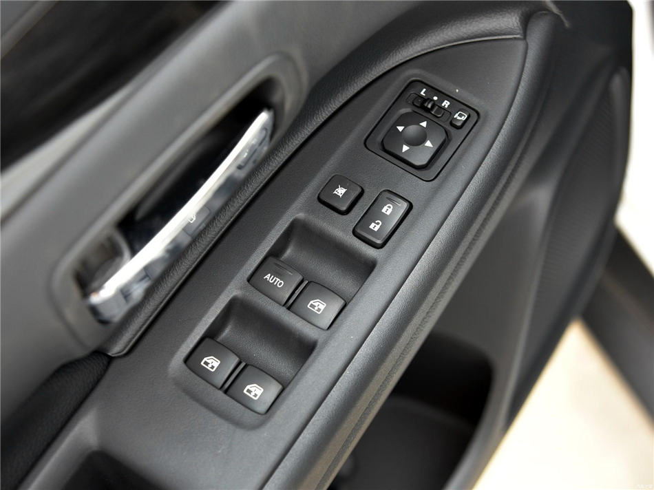 欧蓝德 2018款 2.4L 四驱精英版 5座 座椅空间