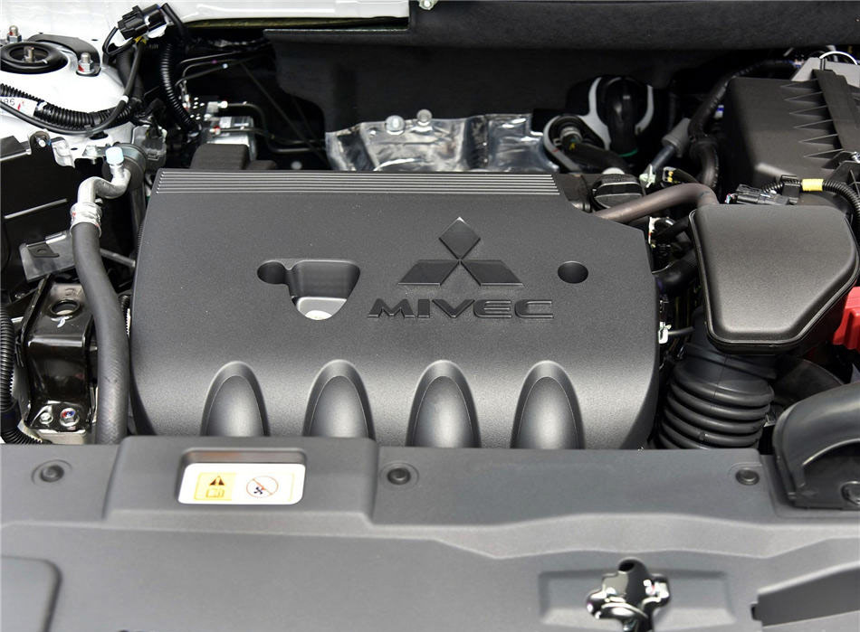 欧蓝德 2018款 2.4L 四驱精英版 5座 引擎底盘