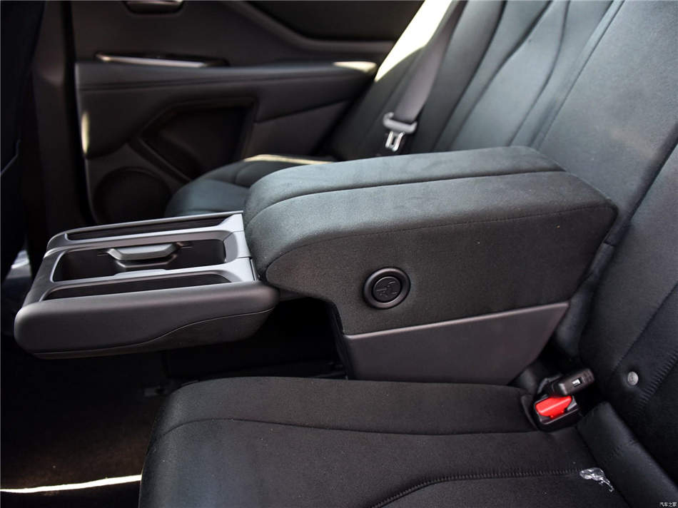 广汽讴歌CDX 座椅空间