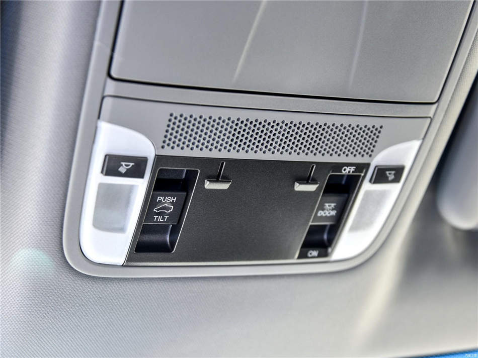 广汽讴歌CDX 座椅空间