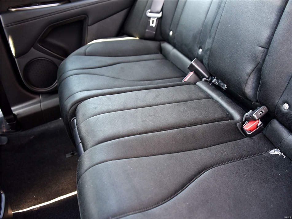 广汽讴歌CDX 座椅空间