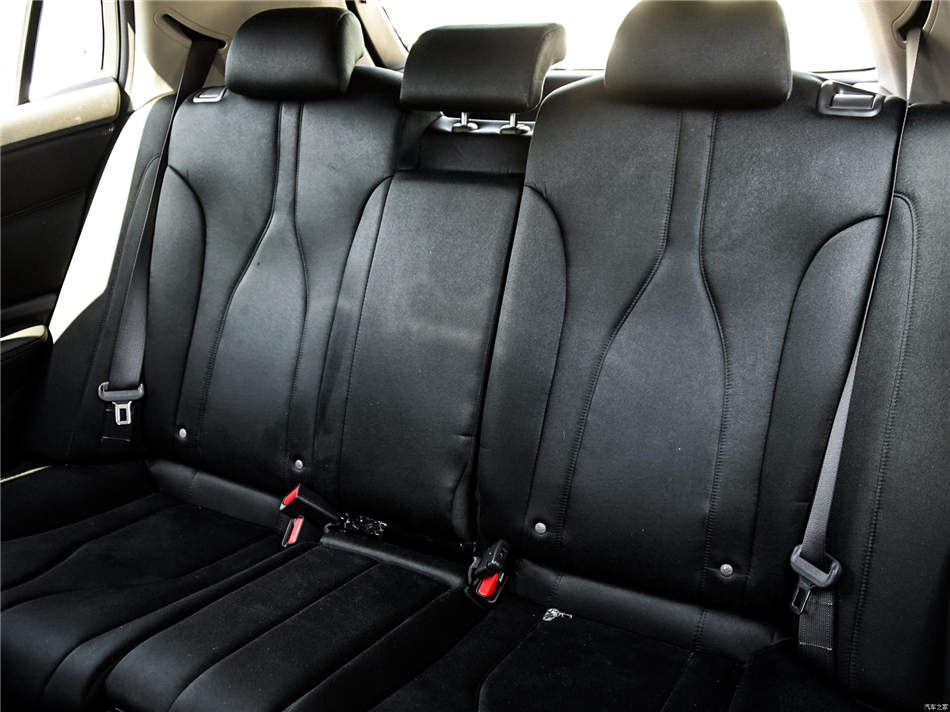 广汽讴歌CDX 座椅空间
