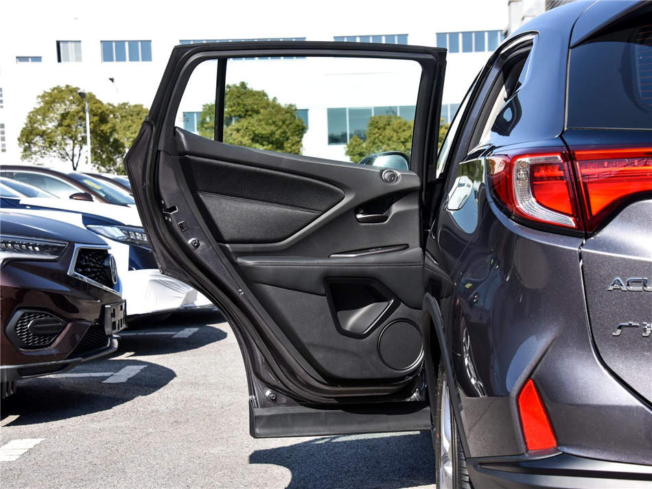 广汽讴歌CDX 座椅空间