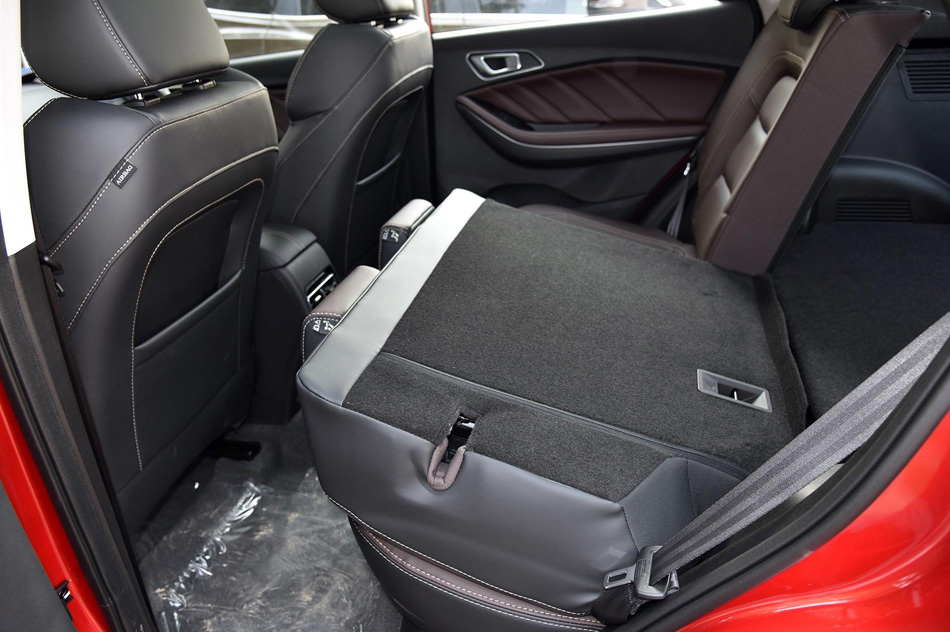 2018款 FLY款 1.5T 自动劲享版 座椅空间