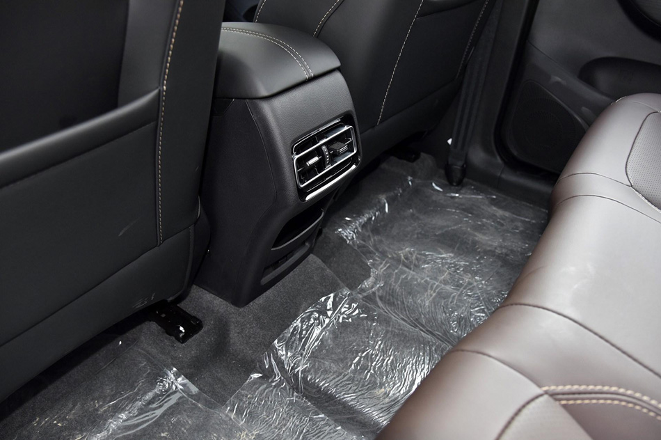 2018款 FLY款 1.5T 自动劲享版 座椅空间