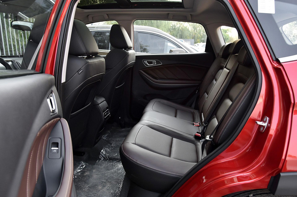 2018款 FLY款 1.5T 自动劲享版 座椅空间