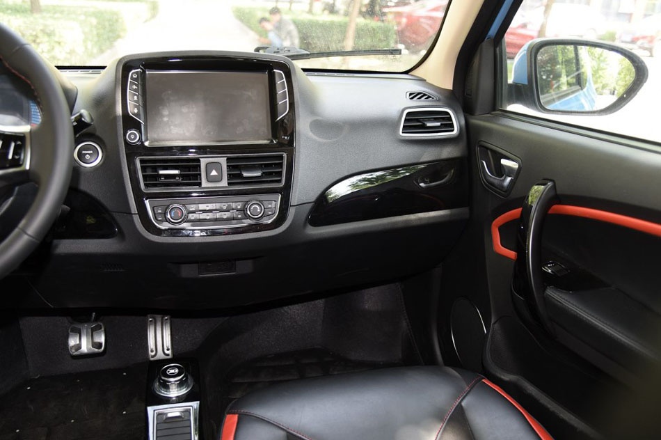 2017款 D2S 内饰