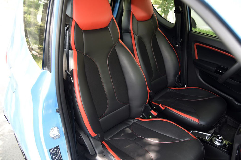 2017款 D2S 座椅空间