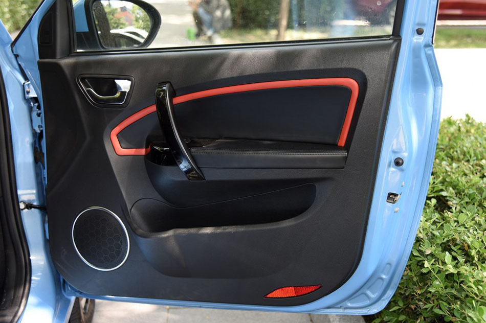 2017款 D2S 座椅空间